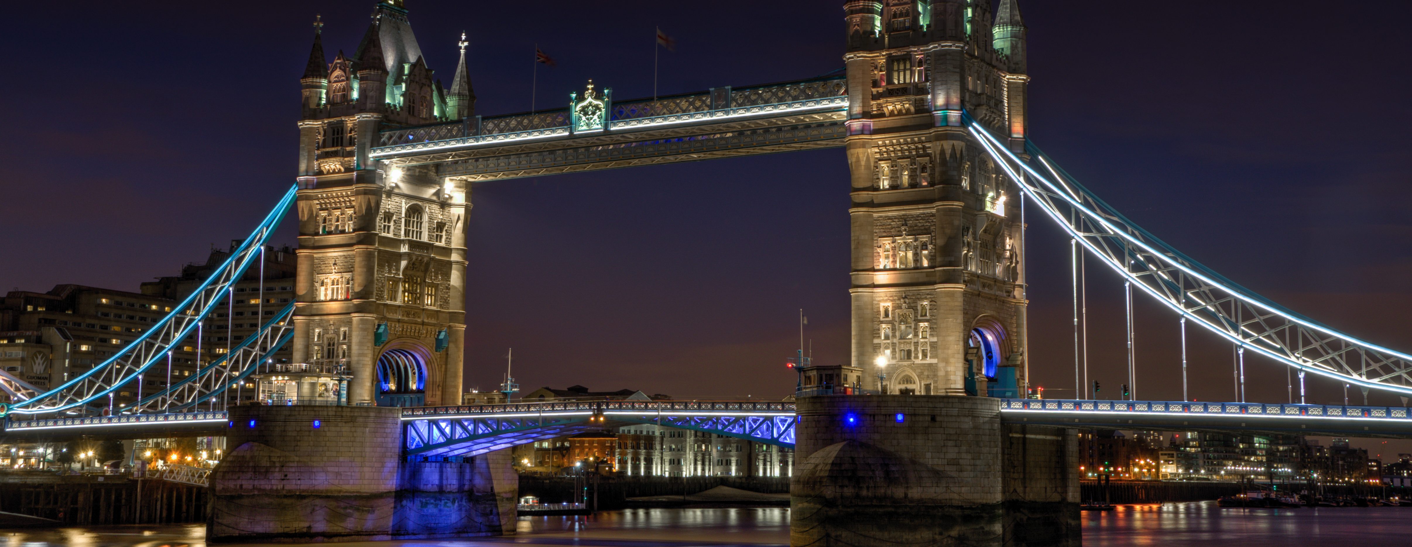 Use Chauffur Services London to visit the beautiful London Bridge.