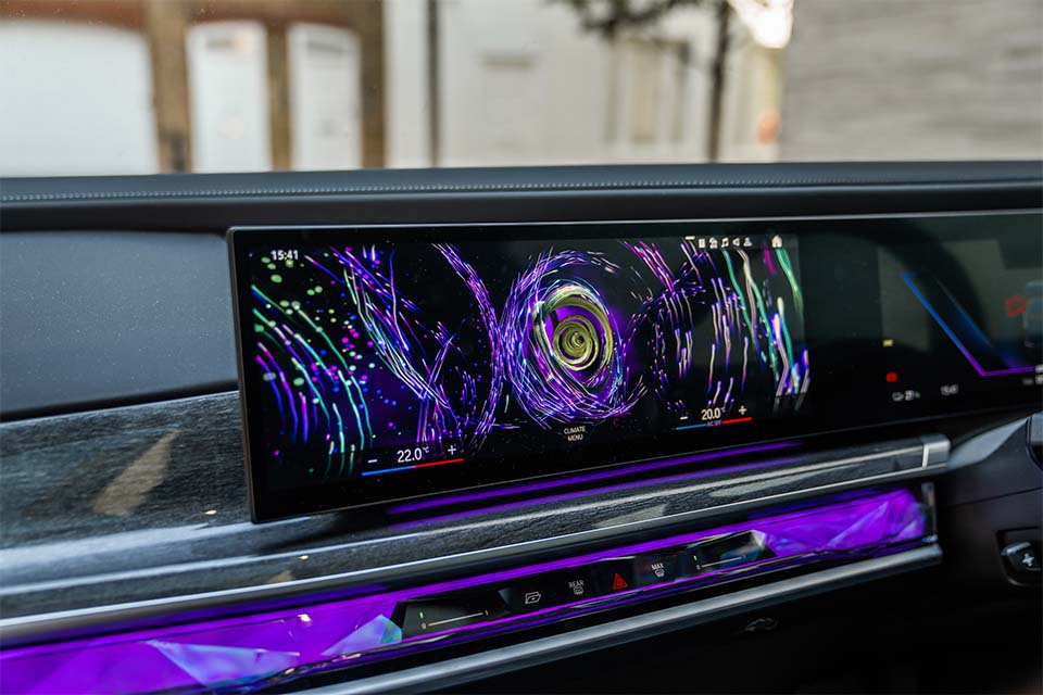 Advanced Tech BMW i7