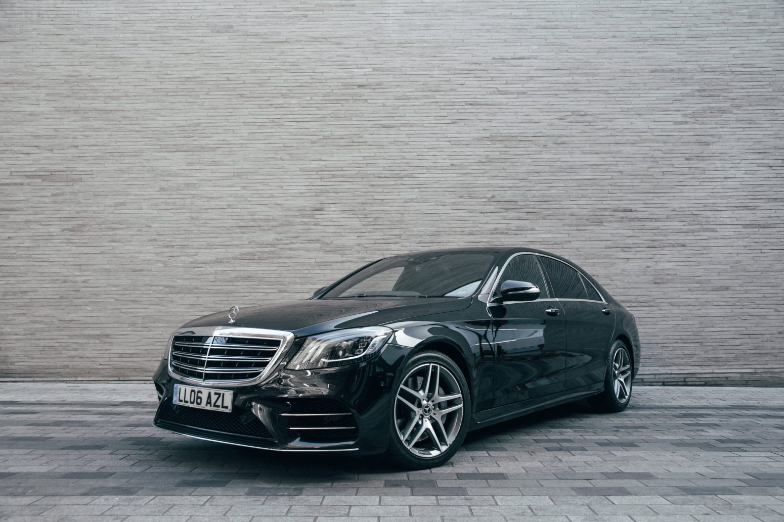 Long view of AZ Luxe's Mercedes S Class for Heathrow Airport transfers
