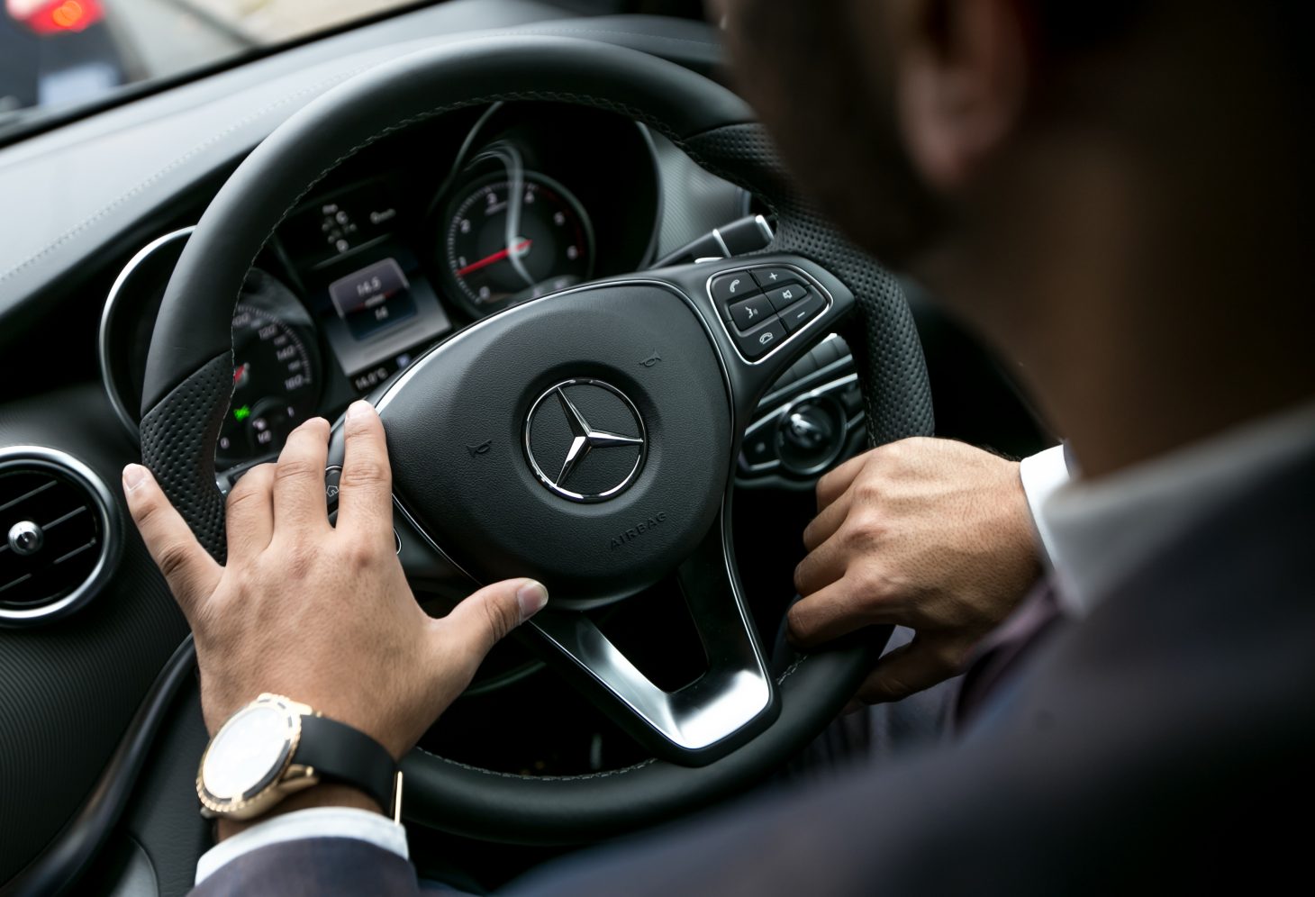 AZ Luxe chauffeur driving passengers from airport in luxurious Mercedes Benz Land Jet