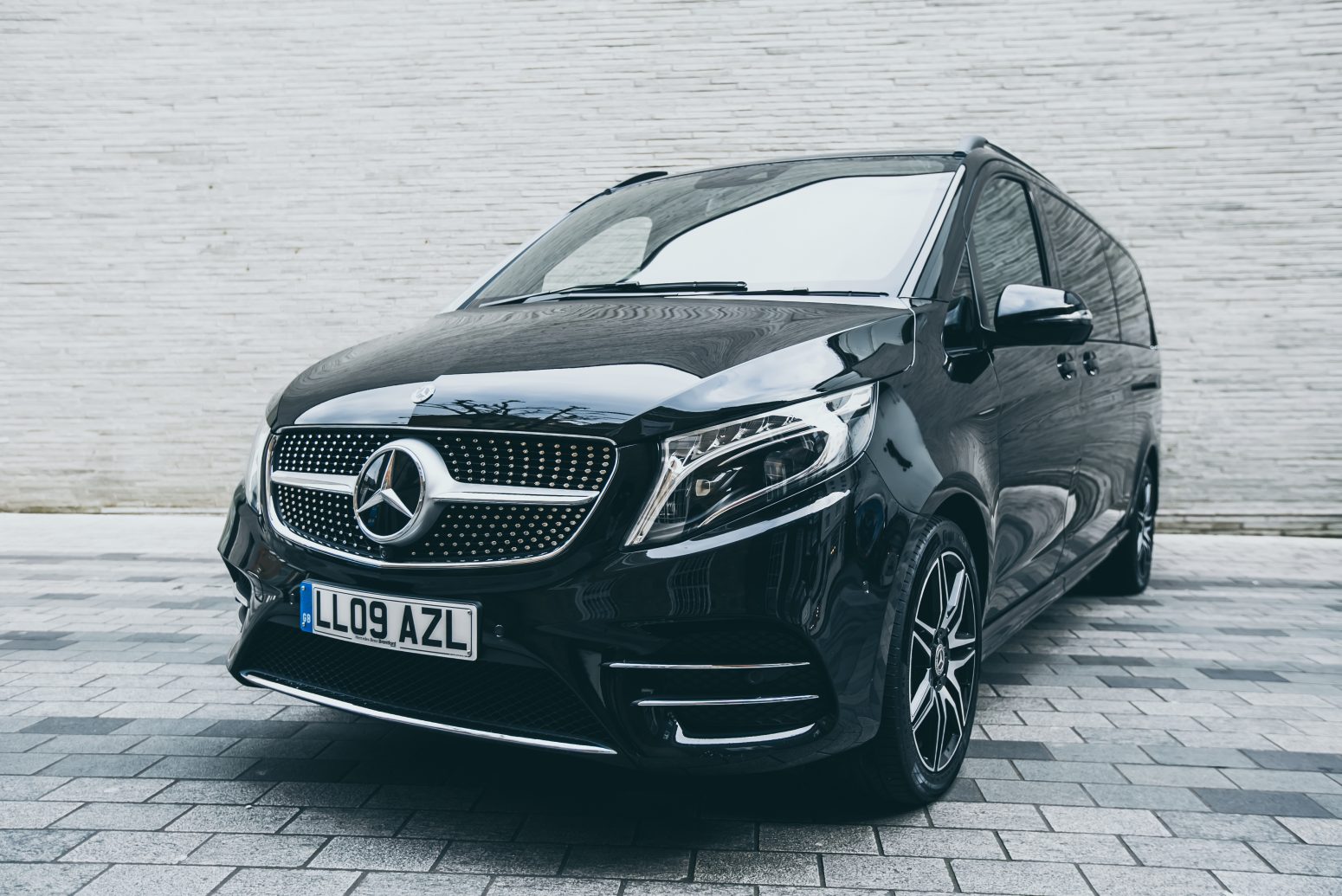 Diagonal view of MErcedes Benz V Class Chauffeur Car from Az Luxe London