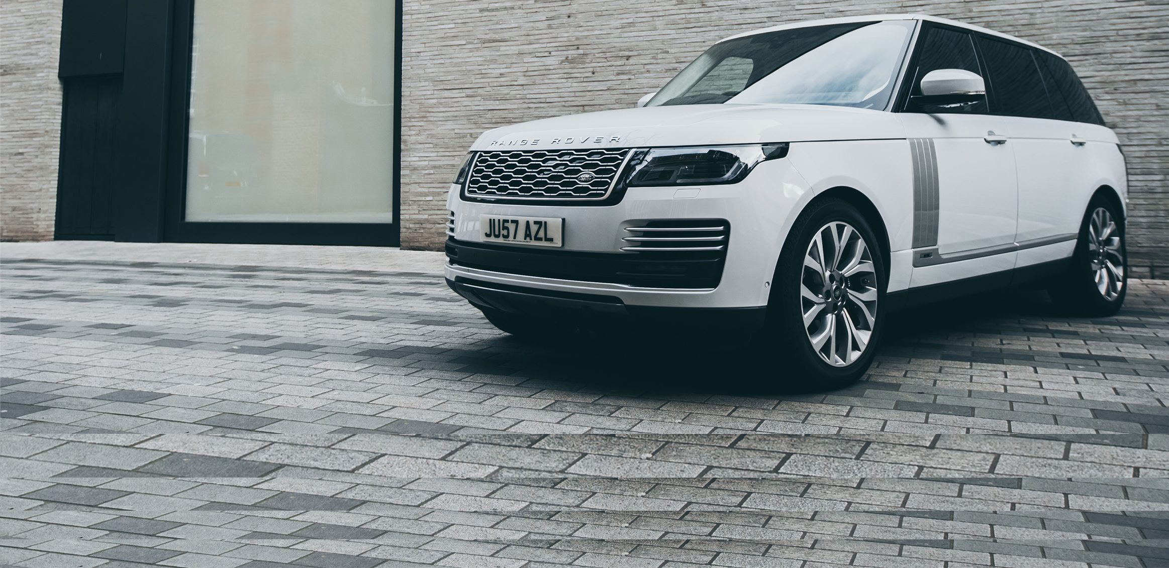 Exterior View of the Range Rover Autobiography Chauffeur Car from AZ Luxe London