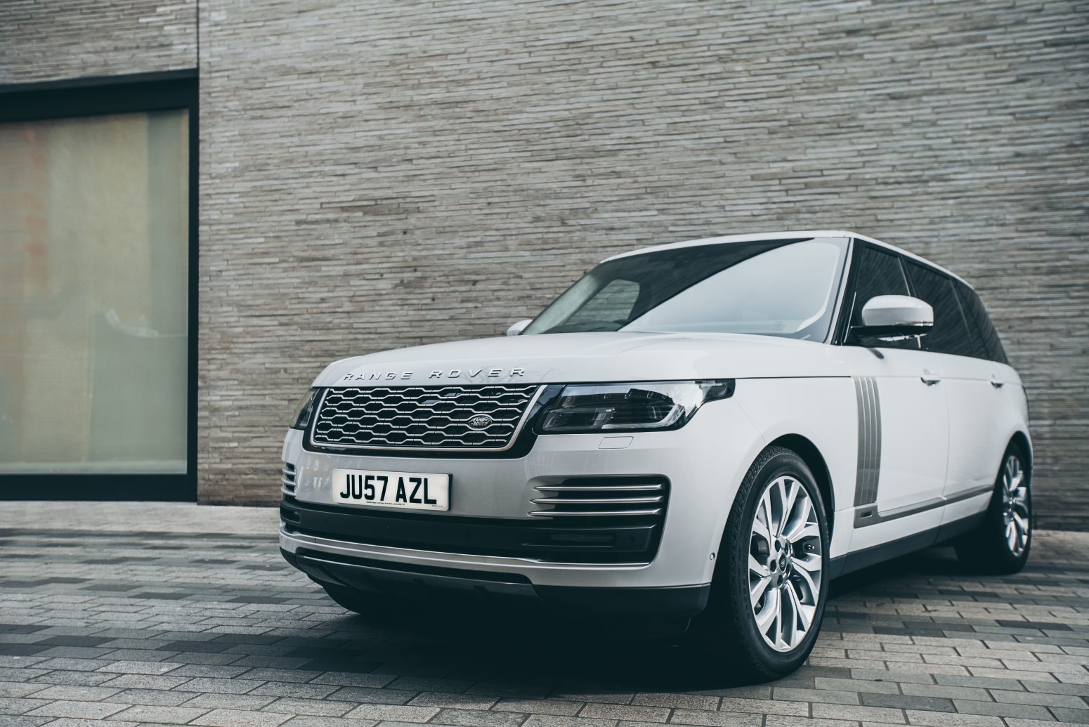 Exterior View of the Range Rover Autobiography Chauffeur Car from AZ Luxe London