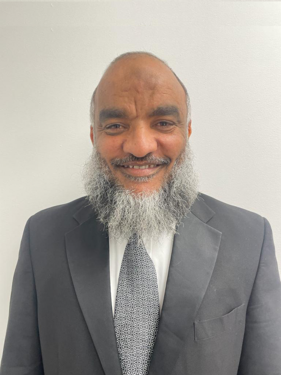 Portrait of Omar Hajinur, professional chauffeur at AZ Luxe