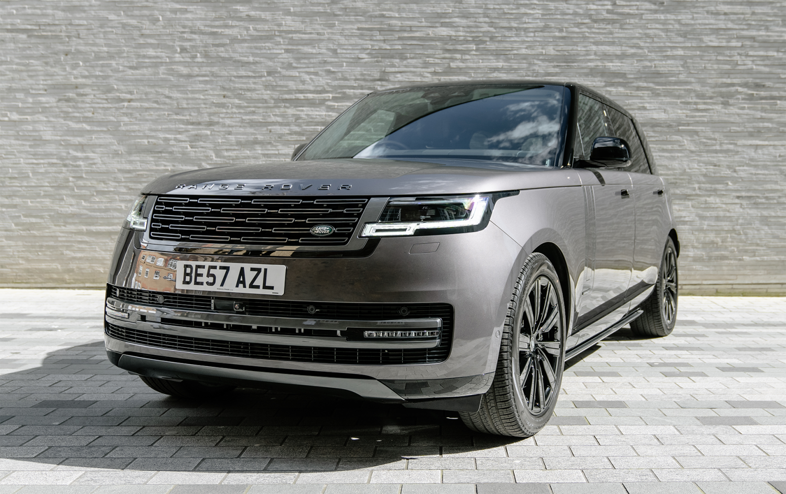 Range Rover Autobiography P460E LWB parked in London, ready for chauffeur service