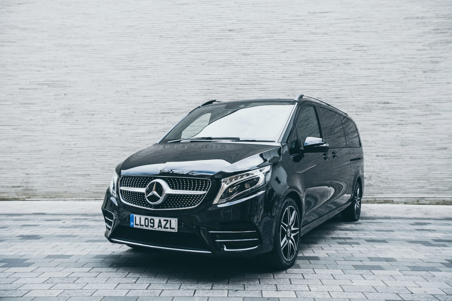 Front view of AZ Luxe's Mercedes V Class for Heathrow group airport transfers