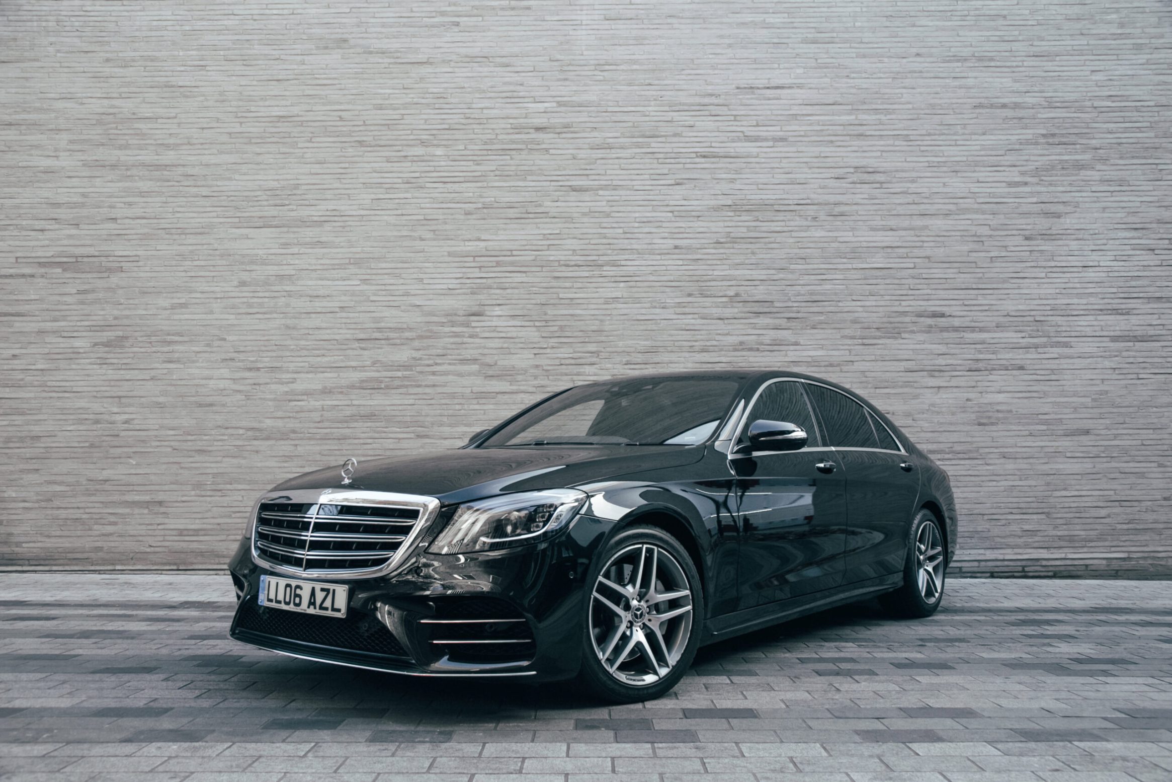 Long view of AZ Luxe's Mercedes S Class for Heathrow Airport transfers